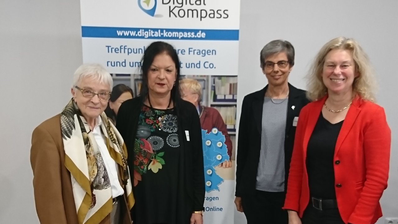 Digitalkompass_Eroeffnung_mit_Frau_Puetter_DrBarbaraKeck.jpg