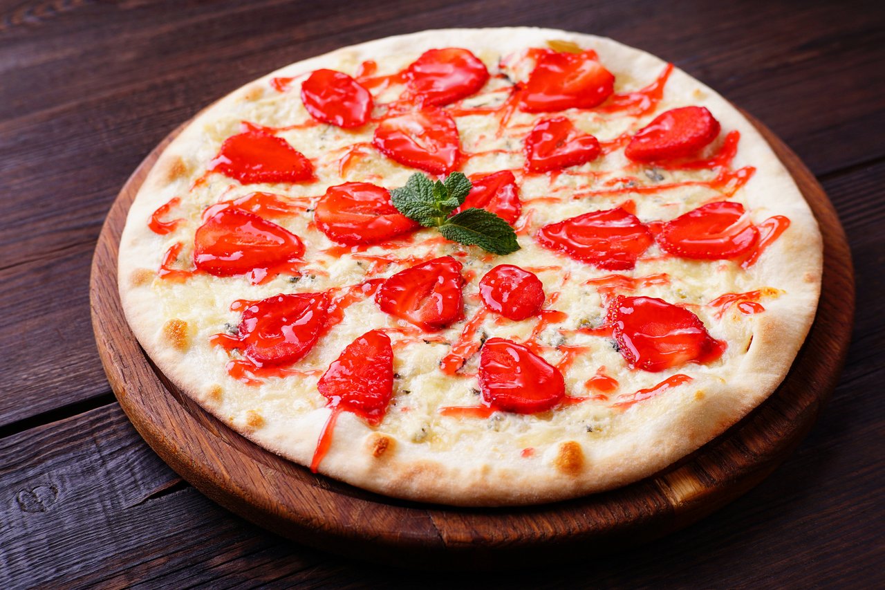 Erdbeerpizza__Quelle_AdobeStock_209780340.jpeg