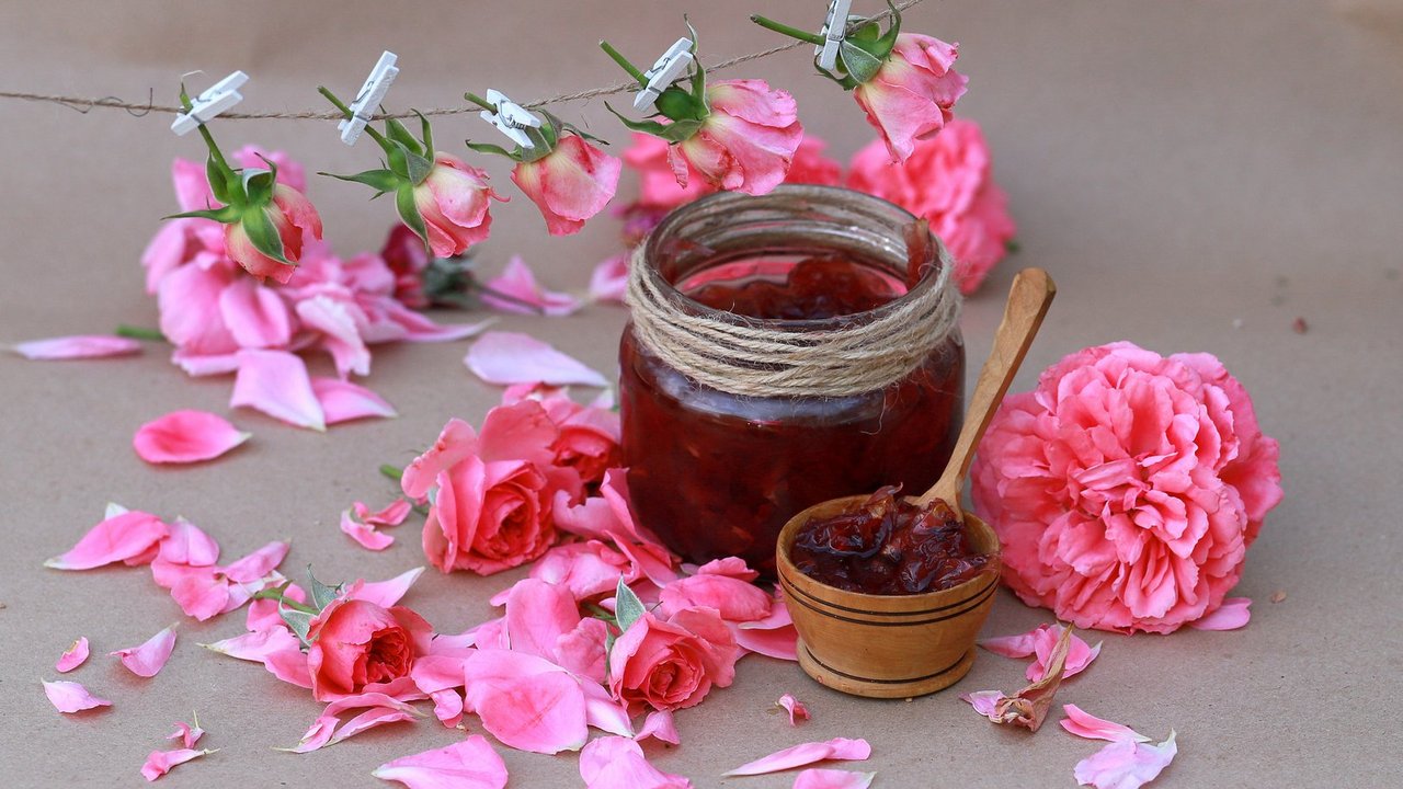 Rosenmarmelade._AdobeStock_1827053485.jpeg