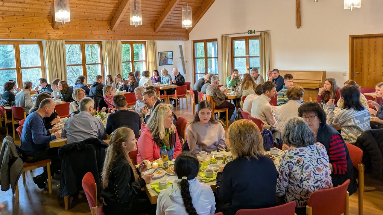 2026__April_Gruppe_Osterfrühstück.jpg